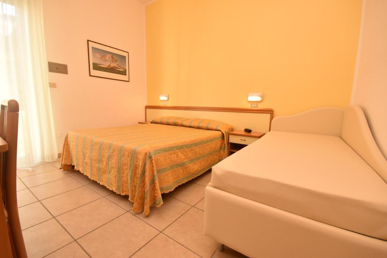 Hotel Thea Bellaria-Igea Marina Exteriör bild