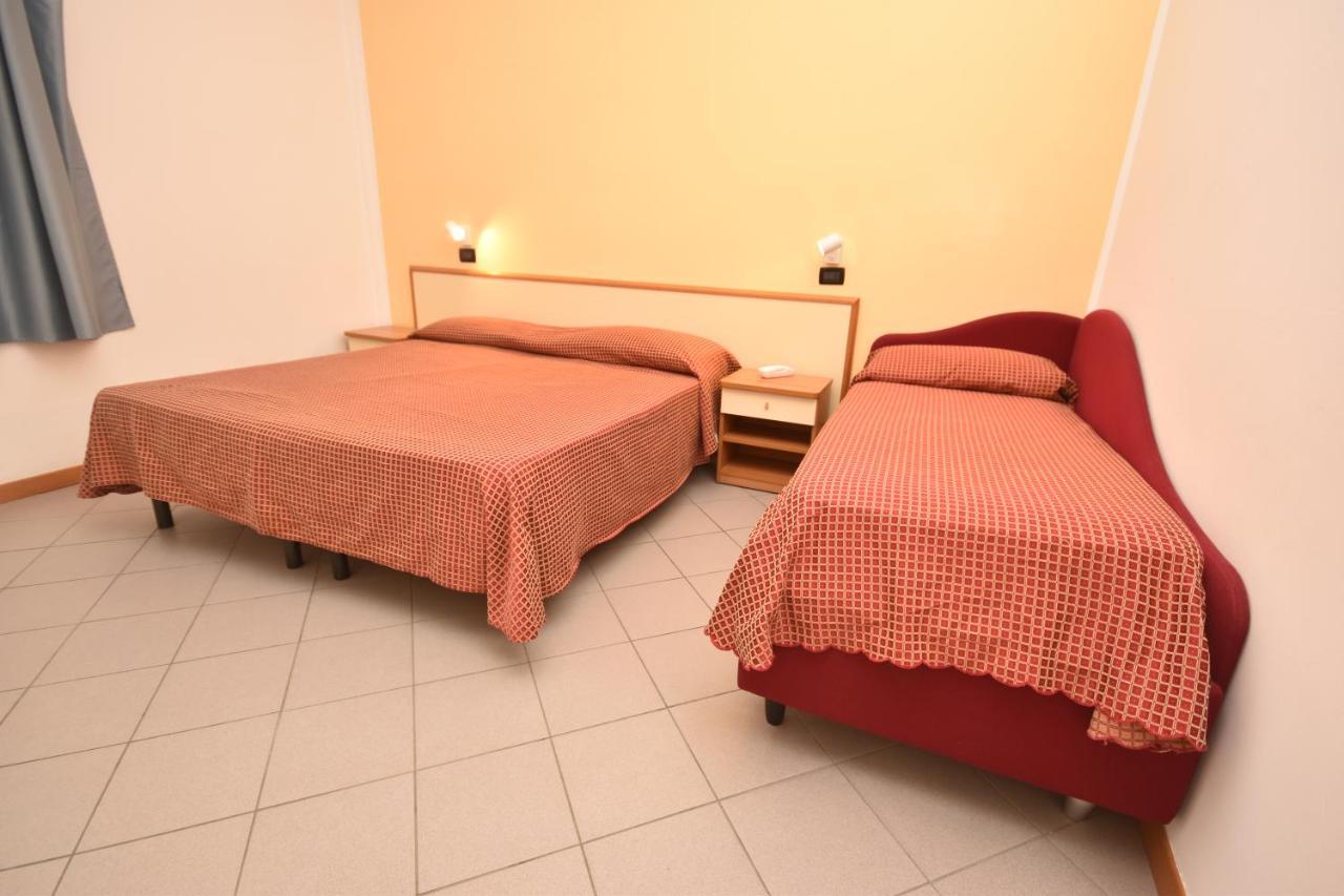 Hotel Thea Bellaria-Igea Marina Exteriör bild