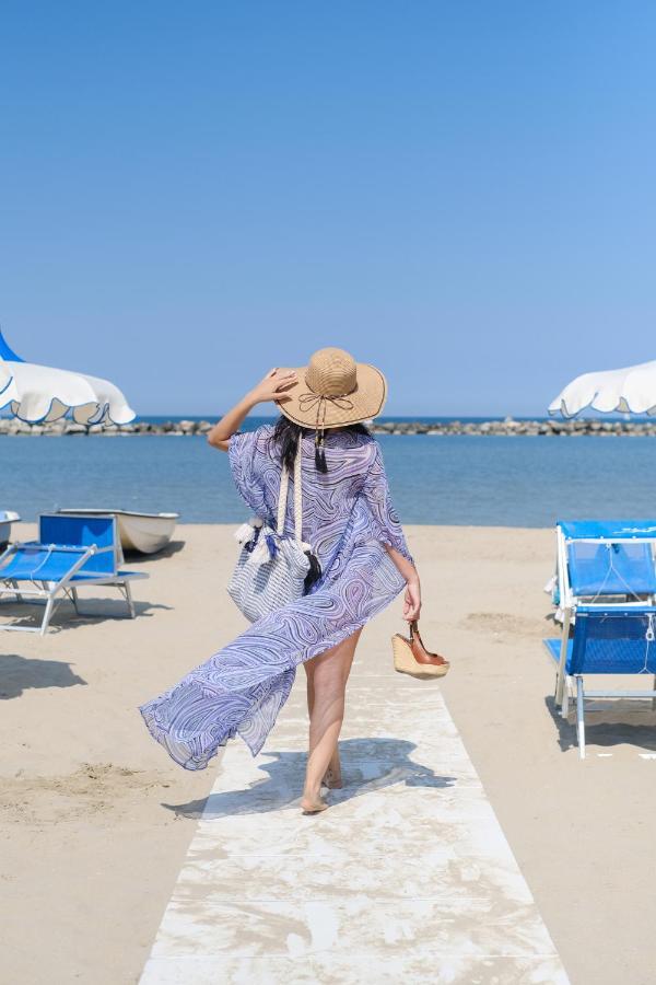 Hotel Thea Bellaria-Igea Marina Exteriör bild