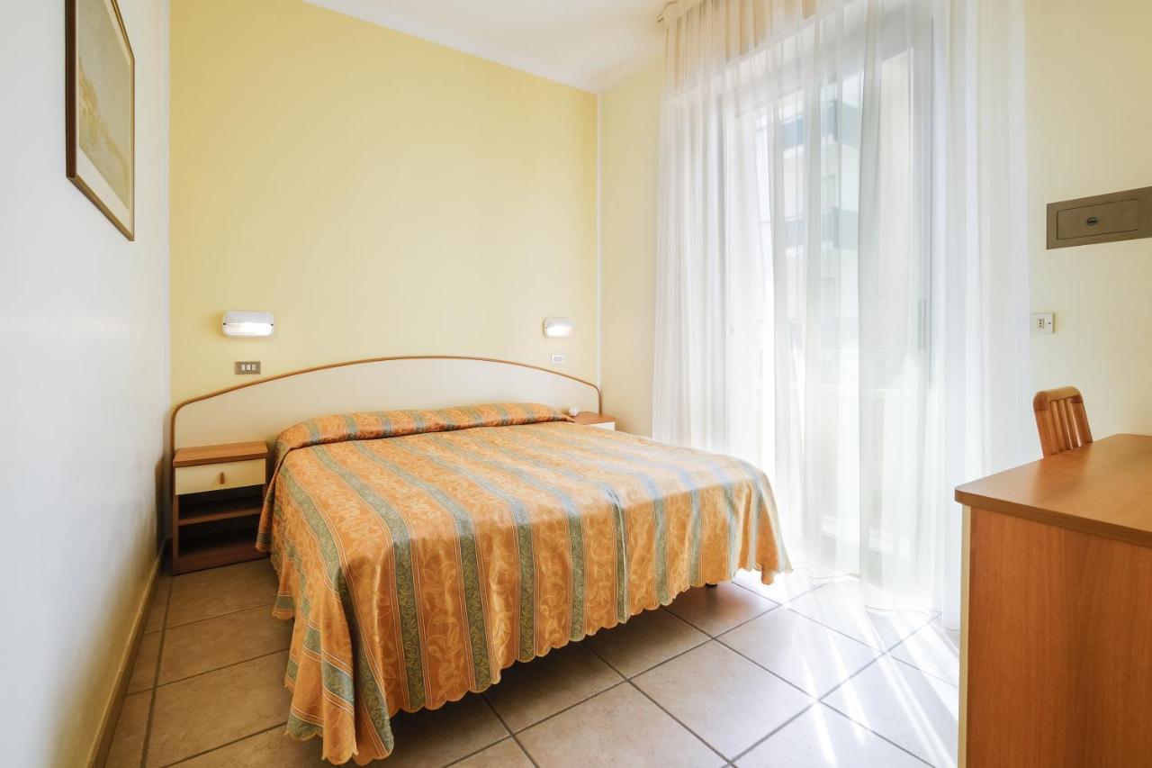 Hotel Thea Bellaria-Igea Marina Exteriör bild