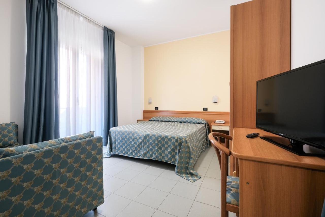 Hotel Thea Bellaria-Igea Marina Exteriör bild