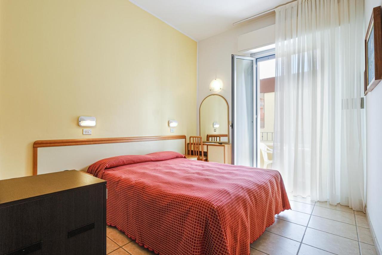 Hotel Thea Bellaria-Igea Marina Exteriör bild