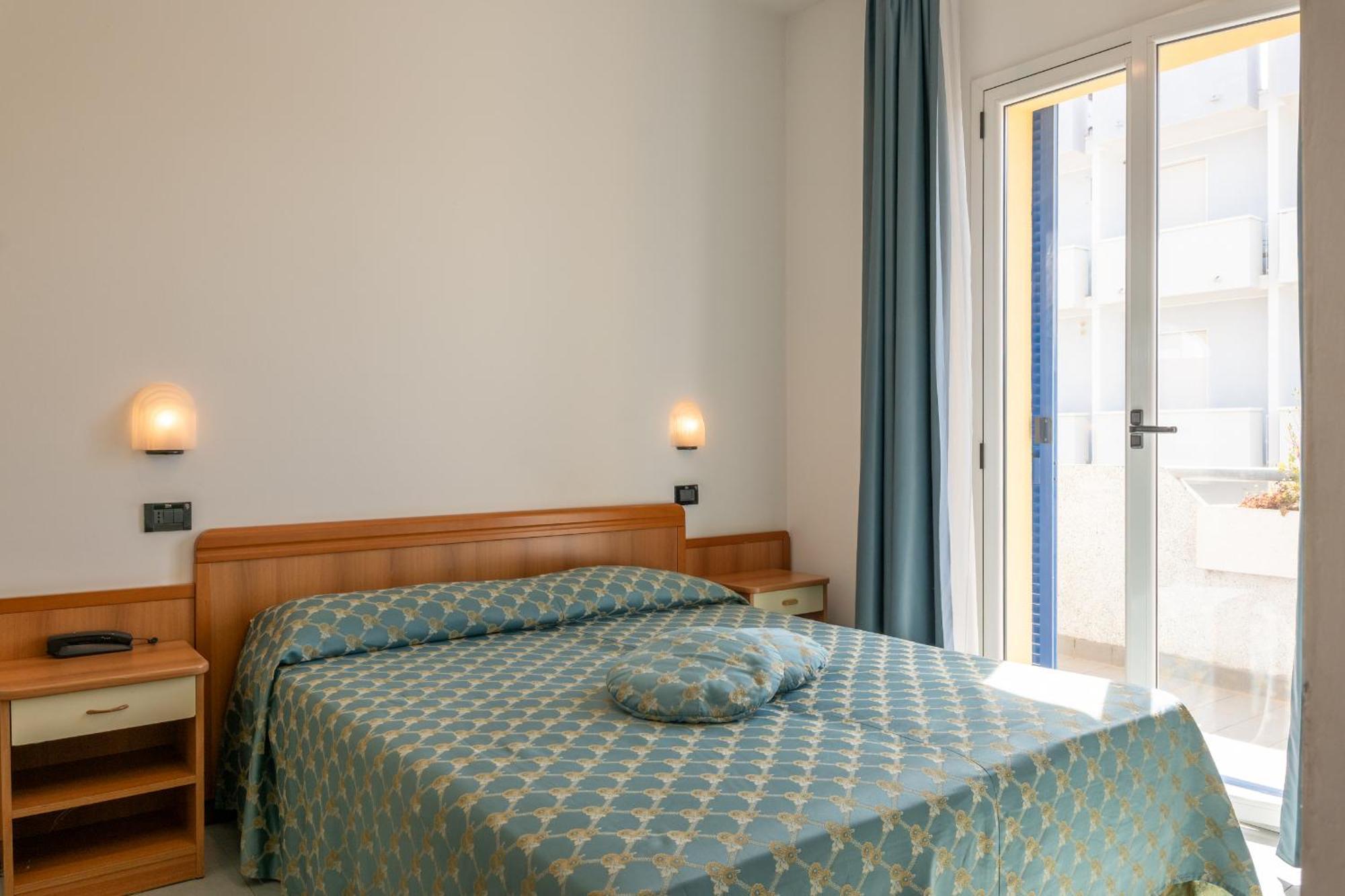 Hotel Thea Bellaria-Igea Marina Exteriör bild
