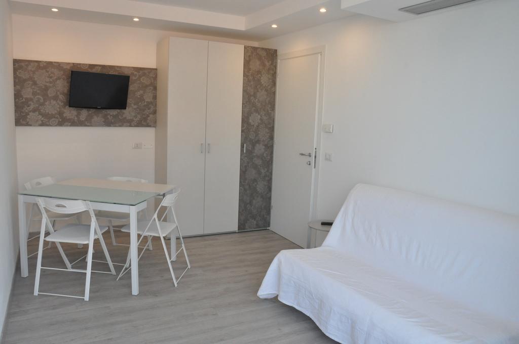 Hotel Thea Bellaria-Igea Marina Exteriör bild